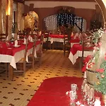 奥博尔戈奥克斯博尔特斯德坎克斯酒店 2* Saint-Cyprien-sur-Dourdou