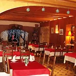 奥博尔戈奥克斯博尔特斯德坎克斯酒店 2* Saint-Cyprien-sur-Dourdou