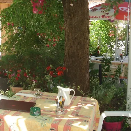 Hotell Aux Portes De Conques