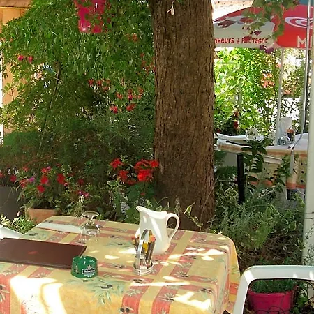Aux Portes De Conques Hotel 2*